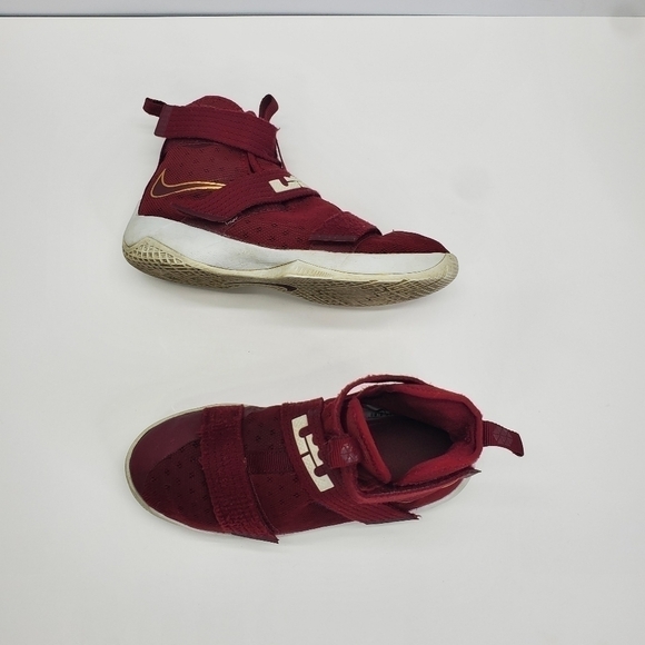 Nike LeBron Soldier 10 Team Burgundy Basketball Size 5Y 6.5 Women Shoes - Picture 9 of 16